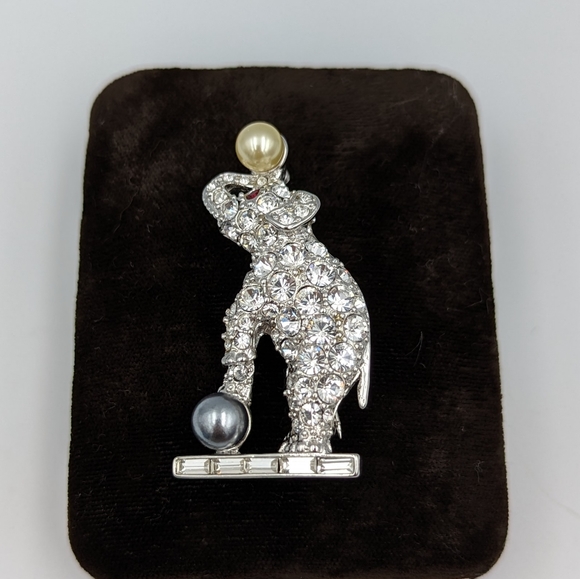 Kenneth Jay Lane Circus Elephant Rhinestone Encrusted Faux Pearl Pin Brooch - Picture 2 of 8